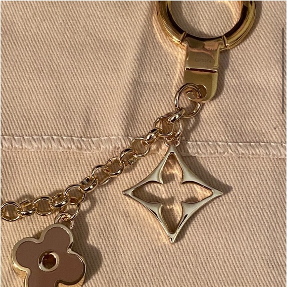 👑✅PRICE FIRM✅AUTHENTIC Louis Vuitton Fleur De Charm Accessory - Picture 6 of 17